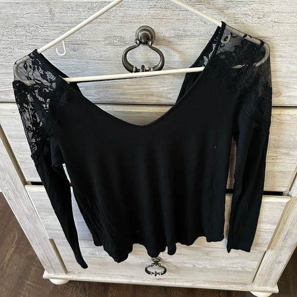 AEO American Eagle Soft & Sexy Sz XS Navy Top with Lace Super Soft Worn Twice - Picture 1 of 5